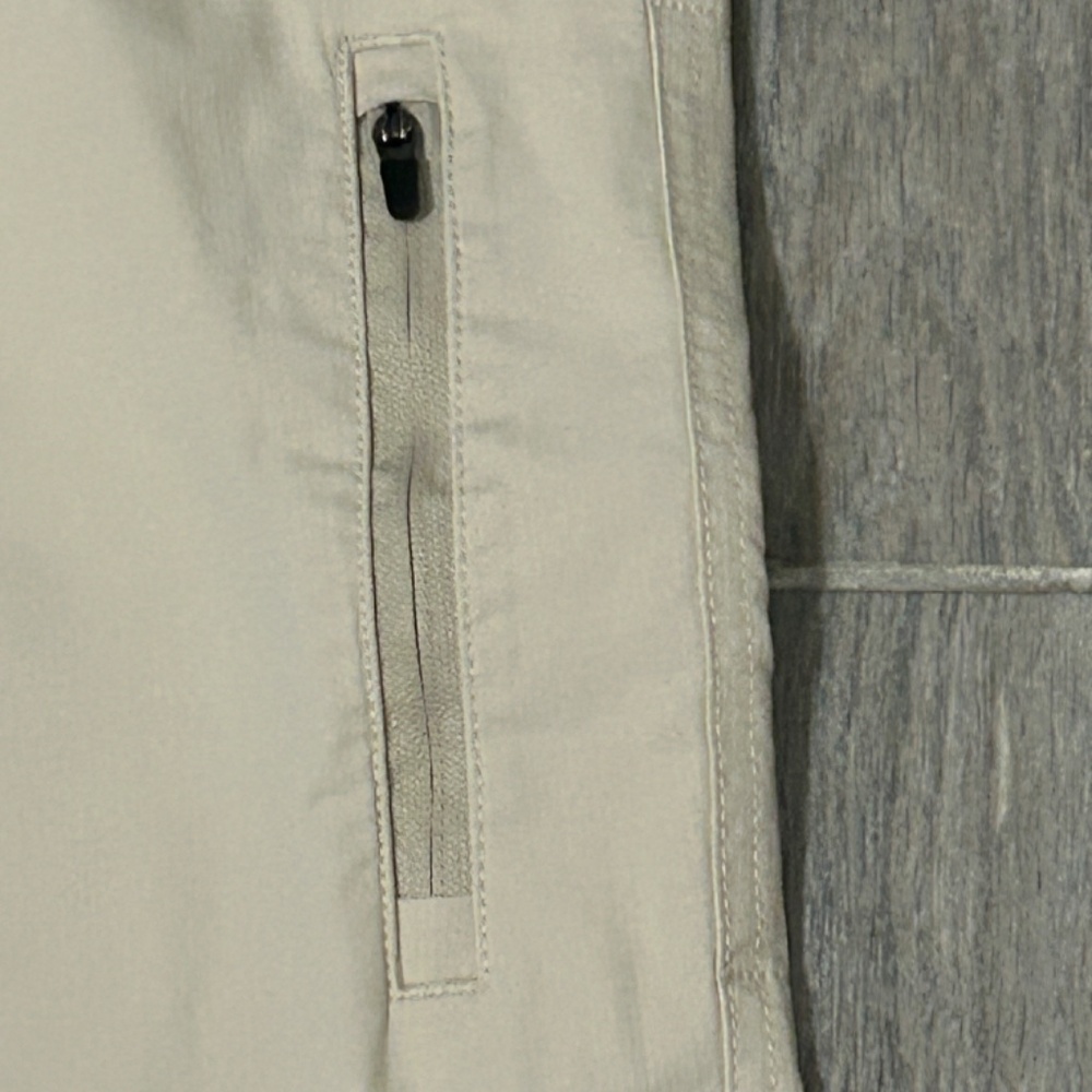 LIKE NEW! Women's Vuori Ripstop Tan Pants - SMALL - Picture 7 of 11